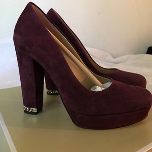 ✨Brand new Michael Kors Plum suede Sabrina Pumps✨